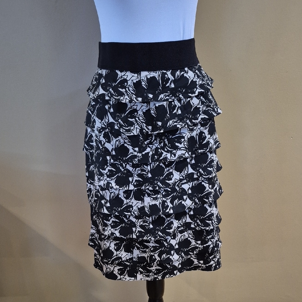 ALFANI Tiered Black and White Abstract Floral Pattern Lined Mini Skirt, Size 10
